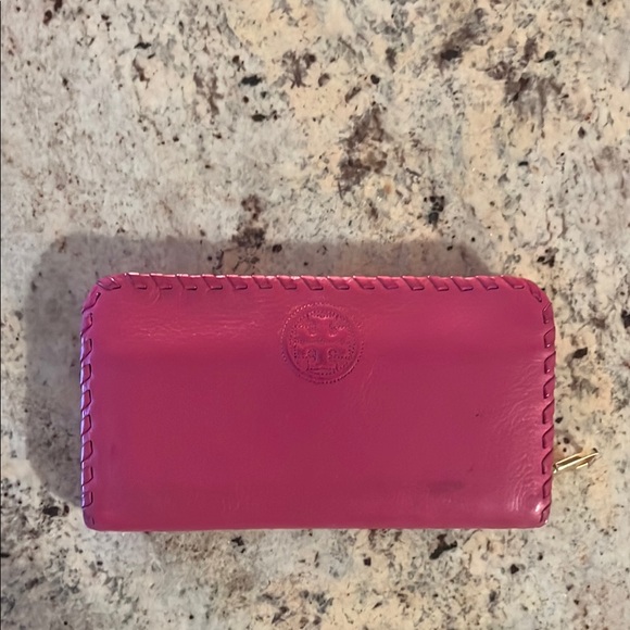 Tory Burch pink wallet - Picture 1 of 6